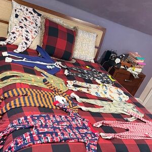 9 Assorted 24M Boys Onesie Pajamas Bundle 💤